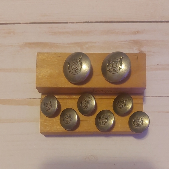 Elegant Silver Button Set - Picture 1 of 4